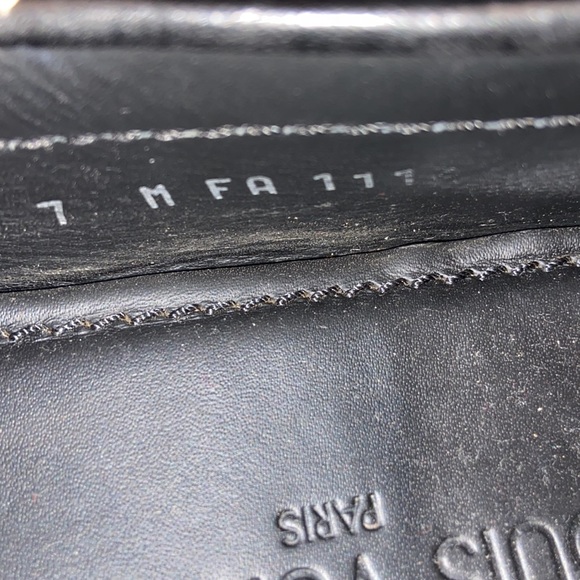 Louis Vuitton - Picture 4 of 4